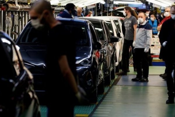 <p>La UE evalúa prohibir las exportaciones de autos de lujo a Rusia</p>