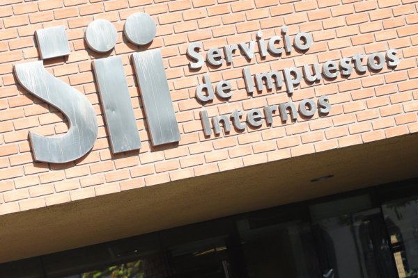 Funcionarios del SII critican a Barraza y agradecen a Boric por poner fin a "peor administración de la historia”