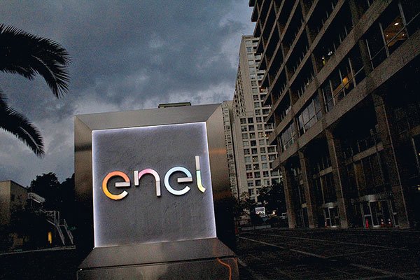 Sernac presenta demanda colectiva contra Enel por irregularidades en venta de seguros, asistencia y otros servicios