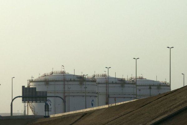 Petróleo avanza y Brent regresa a US$100 el barril mientras persiste volatilidad en mercado