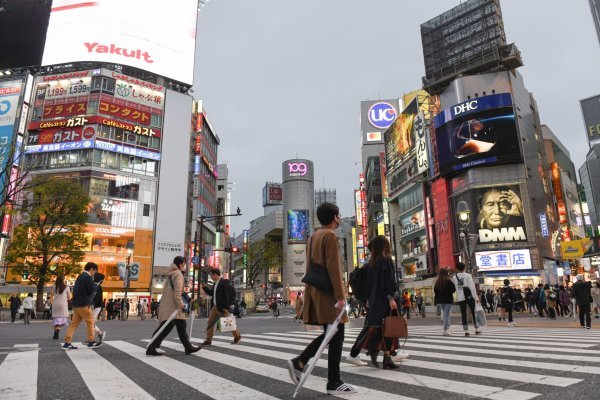 <p>Principales empresas de Japón aumentan los salarios mientras la inflación golpea a los trabajadores</p>