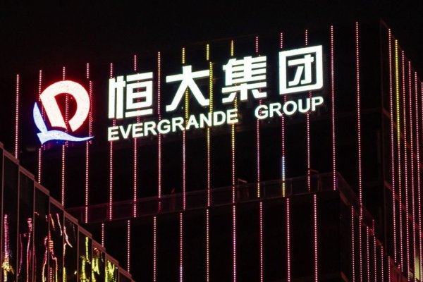 Evergrande y sus filiales suspenden cotización en la Bolsa de Hong Kong