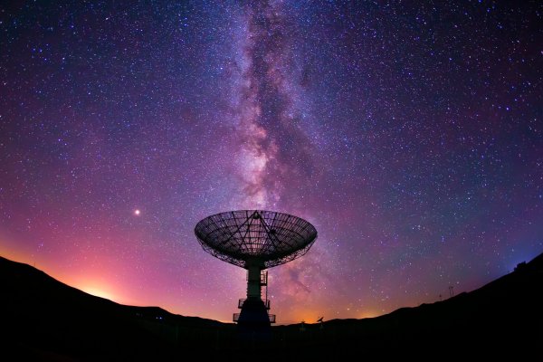 Día de la Astronomía: MinCiencia actualiza app de realidad aumentada para visualizar el espacio