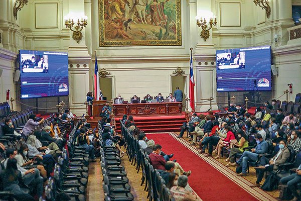Convención ajusta cronograma para optimizar tiempos y lograr meta de nueva Constitución el 4 de julio