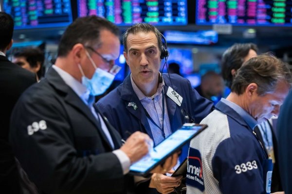 Bolsas mundiales vuelven a resentir incertidumbre por Ucrania e IPSA cae por segundo día consecutivo