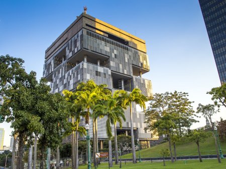 Petrobras se convierte en fútbol político para las próximas elecciones brasileñas