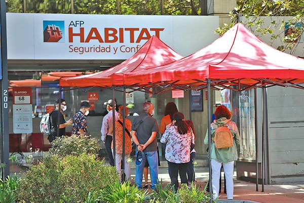 Crece disputa entre AFP Habitat y la Super de Pensiones por campaña comunicacional