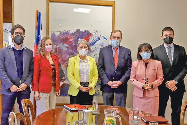 <p>Ministra Jara tras reunirse con la Sofofa: "Nos quedamos con una buena impresión, porque sabemos que existe voluntad de diálogo"</p>