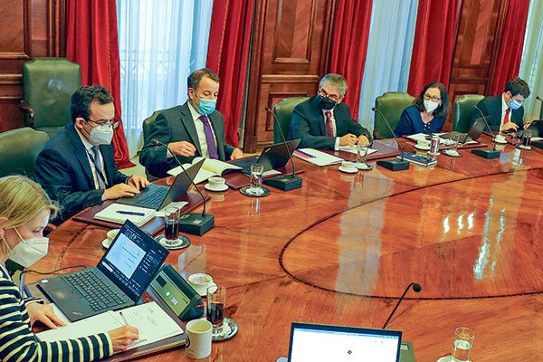 Banco Central ya ve fin a alza de tasas: la sube menos de lo esperado en medio de una economía en desaceleración