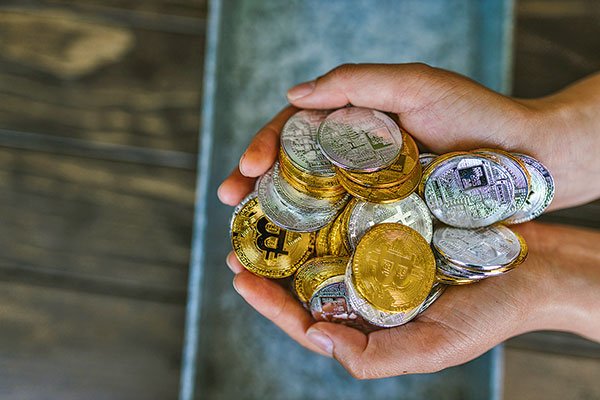 Hackers roban alrededor de US$600 millones en uno de los mayores "criptoasaltos"