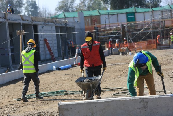 Actividad económica en Chile crece menos de lo esperado en febrero y confirma desaceleración