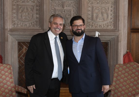 Presidente Boric se reunirá con empresarios argentinos y chilenos en Buenos Aires