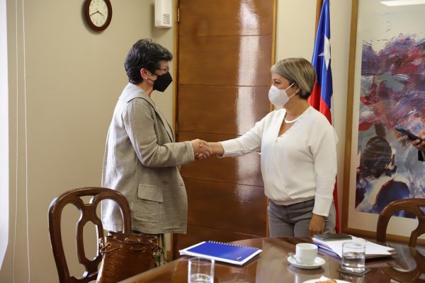 Ministra del Trabajo se reúne con las AFP: "Nuestro objetivo es crear un sistema de seguridad social para pagar mejores pensiones"