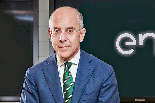 CEO de Enel señala a la UE por políticas que desencadenaron la dependencia del gas importado