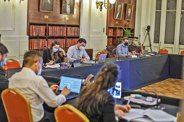 Convención: Comisión da luz verde a autonomía del órgano que reemplaza al Sernac y crea sistema notarial público