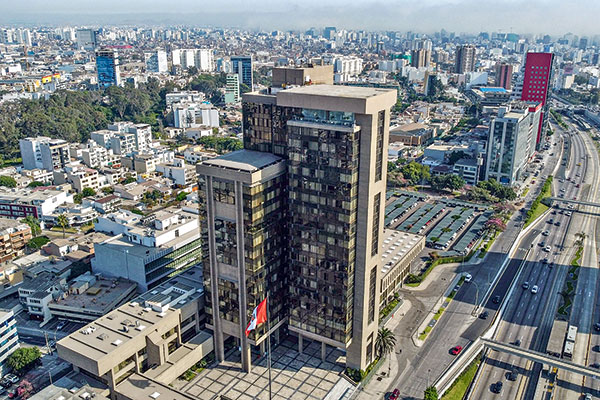 <p>El dispar 2021 de las aseguradoras de capitales chilenos en Perú</p>