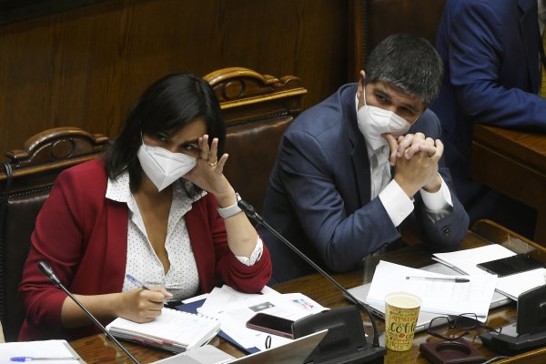 Rechazo unánime en el mundo político a “error no forzado” de Siches que complica a Boric