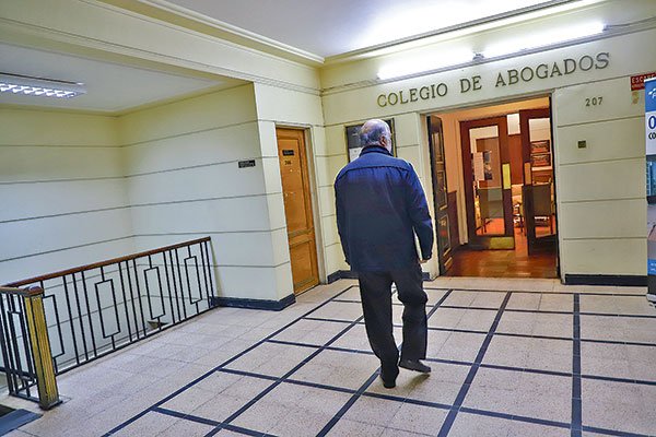 Vuelco en Colegio de Abogados: Tribunal Electoral acoge reclamaciones de consejeros por vulnerar regla de paridad