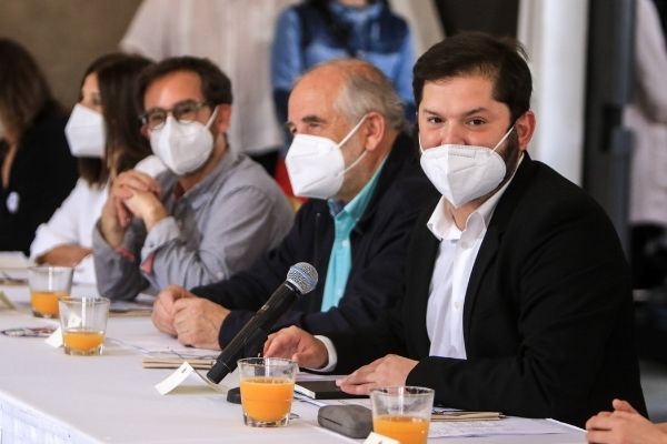 Presidente Boric reconoce "turbulencias" a un mes de instalación e inicia despliegue de ministros en regiones