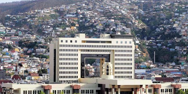 Quinto retiro: Comisión de Constitución cita dos sesiones para comenzar el debate este lunes y el tema se toma el Congreso