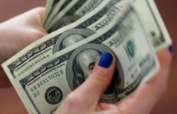 Dólar en Chile modera sus avances y termina la sesión bajo la marca de $ 820