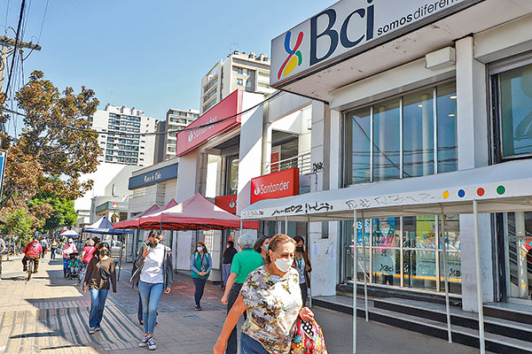 Moody's mejora perspectiva para la banca chilena ante mayor crecimiento de las ganancias