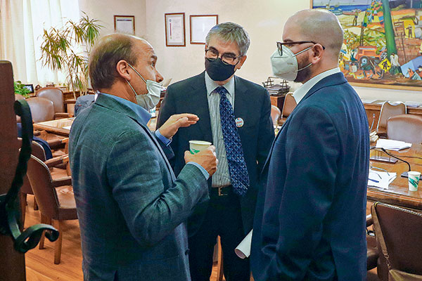 Gobierno avanza con proyecto de retiro, pero cuatro nuevas propuestas elevan tensión