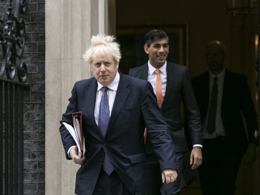 <p>La inflación británica alcanza el 7%, el nivel más alto en 30 años, y aumenta la presión sobre el Gobierno</p>