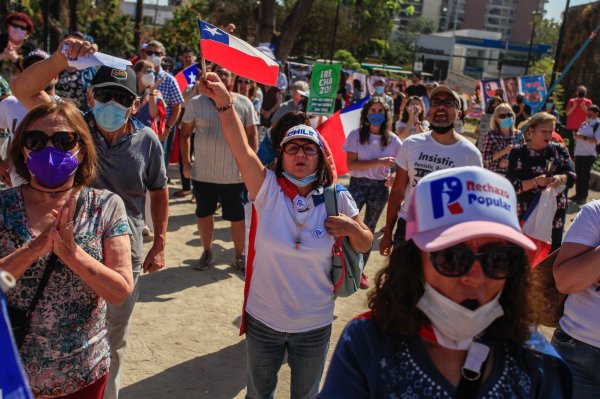 FT: Los chilenos se desilusionan con la caótica reescritura constitucional