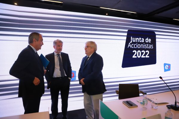 <p>Luis Felipe Gazitúa (vicepresidente); Antonio Büchi (gerente general),; Juan Hurtado Vicuña (presidente). Foto: Julio Castro </p>