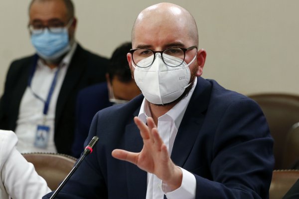 Tras fracaso de iniciativa para retiros, Jackson anticipa "una muy buena noticia" sobre salario mínimo la próxima semana