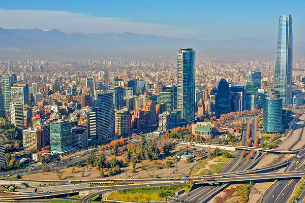 Los estudios chilenos detrás de las mayores empresas de la región