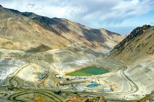 <p>Anglo American registra baja en producción de cobre en primer trimestre por menores leyes</p>