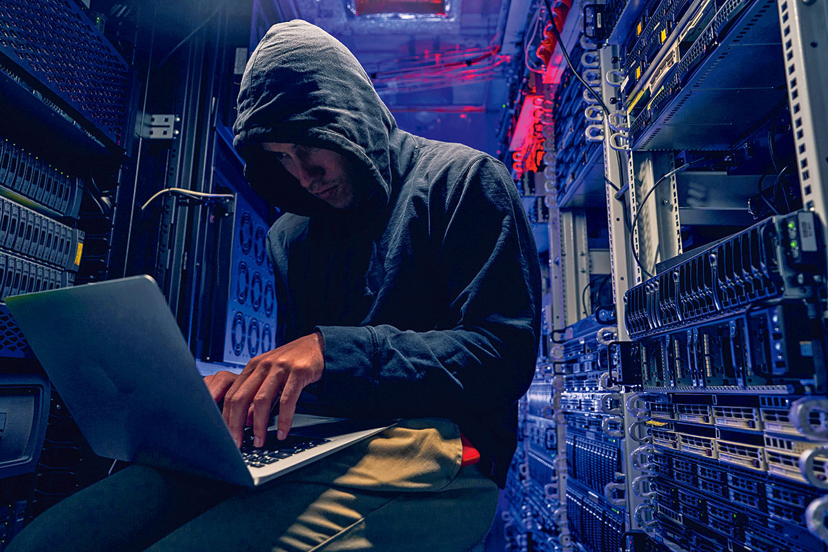 <p>Hackers secuestran información financiera de minera y piden rescate en bitcoins</p>