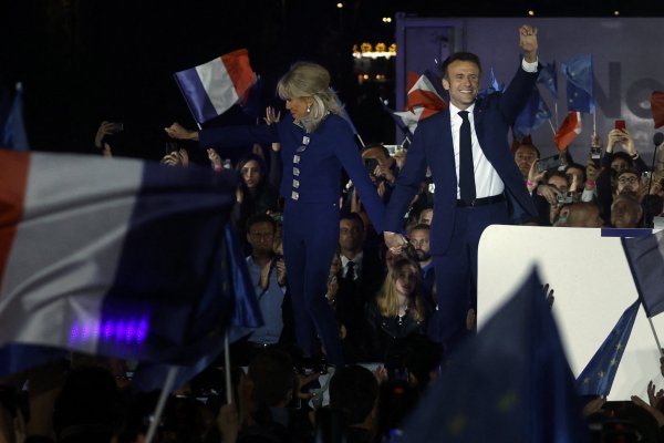 Líderes europeos se apresuran a felicitar a Macron, mientras la UE suspira aliviada