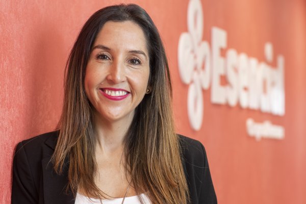 <p>Claudia Paredes, gerenta general de Esencial.</p>