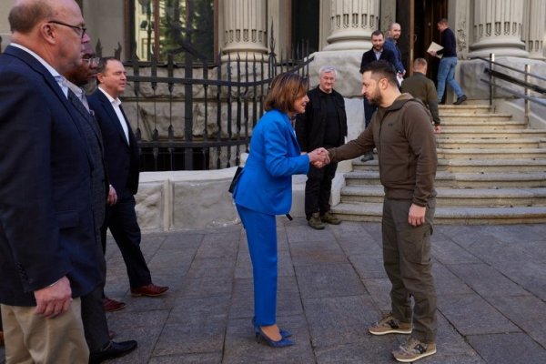 Día 67 de la invasión: presidenta Cámara baja EEUU, Nancy Pelosi visita Kiev, mientras civiles son evacuados de Mariúpol