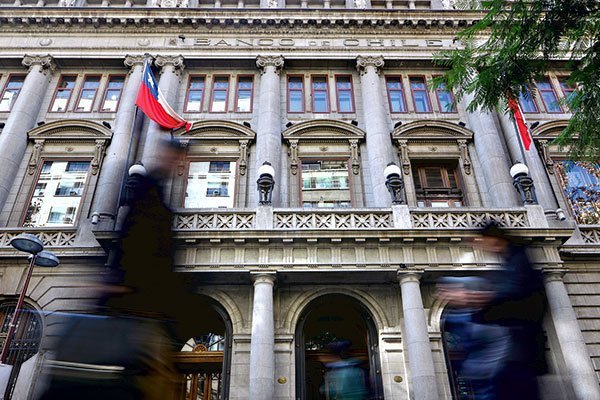 <p>Las advertencias que hizo Banco de Chile en EEUU sobre los cambios que podrían venir en el Banco Central</p>