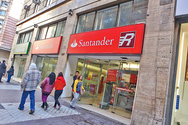 <p>Banco Santander alerta de aumento de riesgos en los créditos hipotecarios ante alza de la inflación</p>