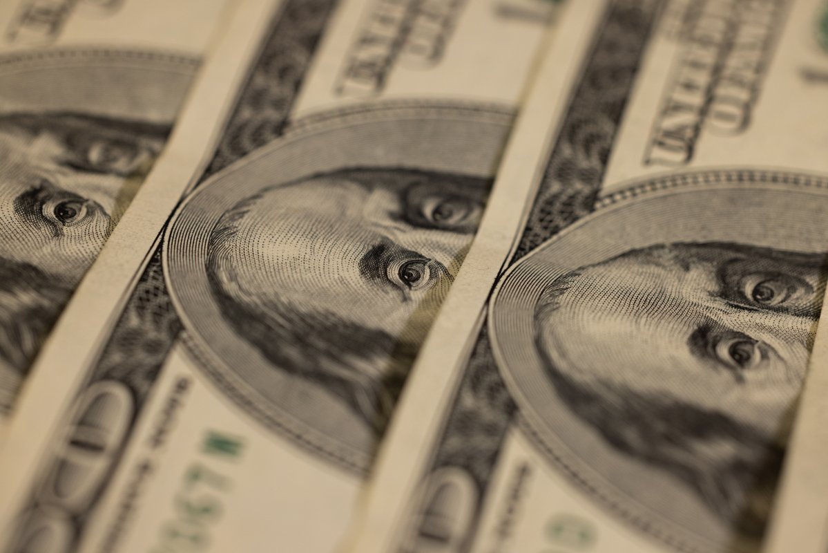 <p>Dólar cierra la jornada sobre $860 por inminente subida de tasas y menores precios del cobre</p>