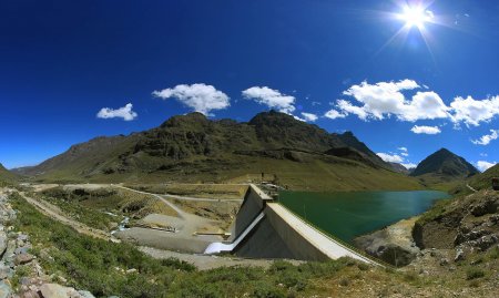 Aenza continúa viendo números rojos, pero las divisiones de Energía e Infraestructura han impulsado una leve mejora