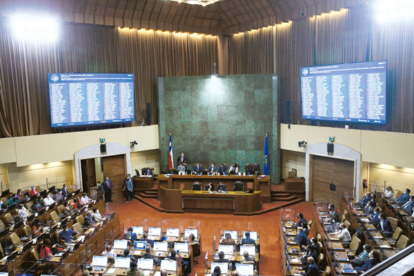 Salario mínimo sortea con éxito la Cámara y la próxima semana deberá discutirlo el Senado