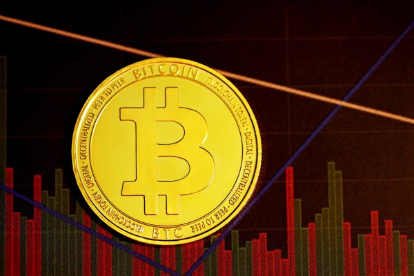 <p>10% aproximadamente cayó hoy el bitcoin a mínimo de tres meses</p>