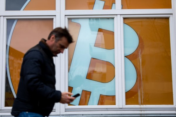 <p>Bitcoin se sumerge en zona de mínimos desde que empezó la invasión a Ucrania, arrastrado por Wall Street</p>