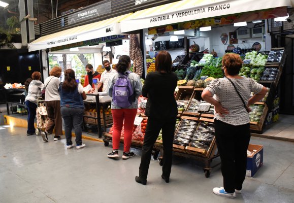 IPC sube en Argentina un 6% en abril y la inflación anual acumula mayor registro en 30 años