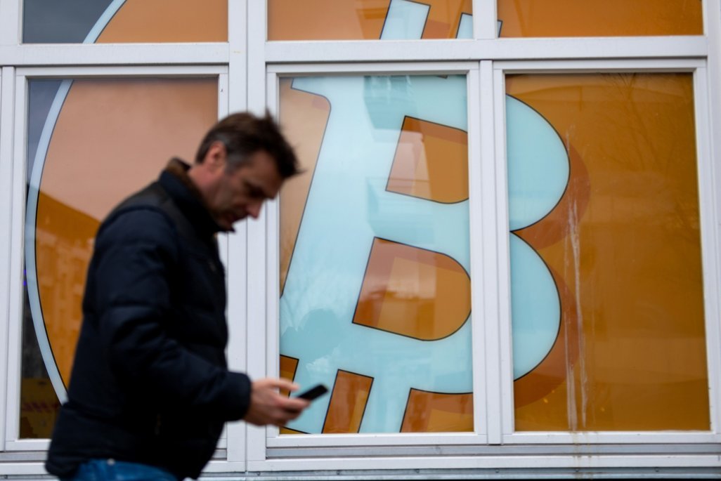 <p>Venta masiva de criptomonedas eliminó más de US$200.000 millones del mercado en solo 24 horas</p>