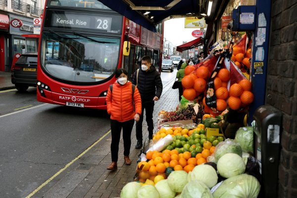 <p>La economía británica se contrae en marzo y aumenta el riesgo de recesión</p>