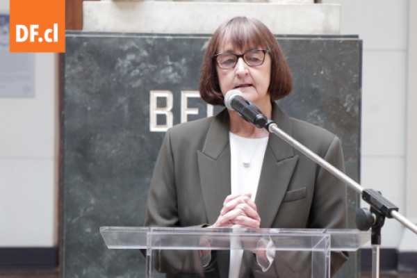 <p>Ahora en DF | Rosa Devés se convierte en la primera mujer rectora de la Universidad de Chile</p>