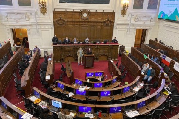 Zonas de exclusión mineras y protección a pequeña minería pasan al borrador de la nueva Constitución