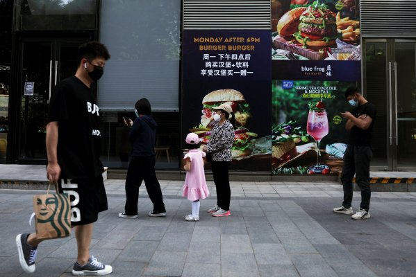 <p>La actividad económica de China se derrumba en abril bajo la política de "cero Covid" de Xi</p>